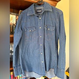 Vintage wrangler denim shirt pearl snaps size M